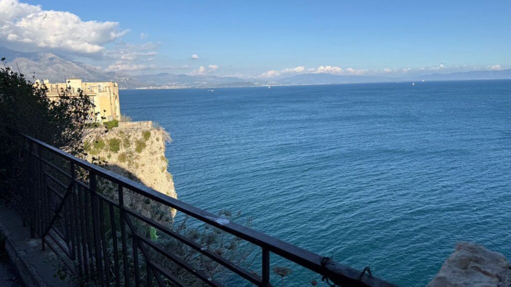 GAETA | Il Belvedere di Via Pio IX non è in vendita: sarà intitolato a Mons. Pietro Paolo Capobianco