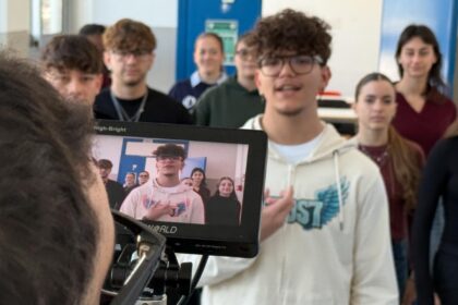 Frost gira il suo primo videoclip