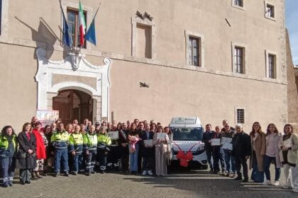 Annalisa Minetti consegna il nuovo Doblò per i più fragili