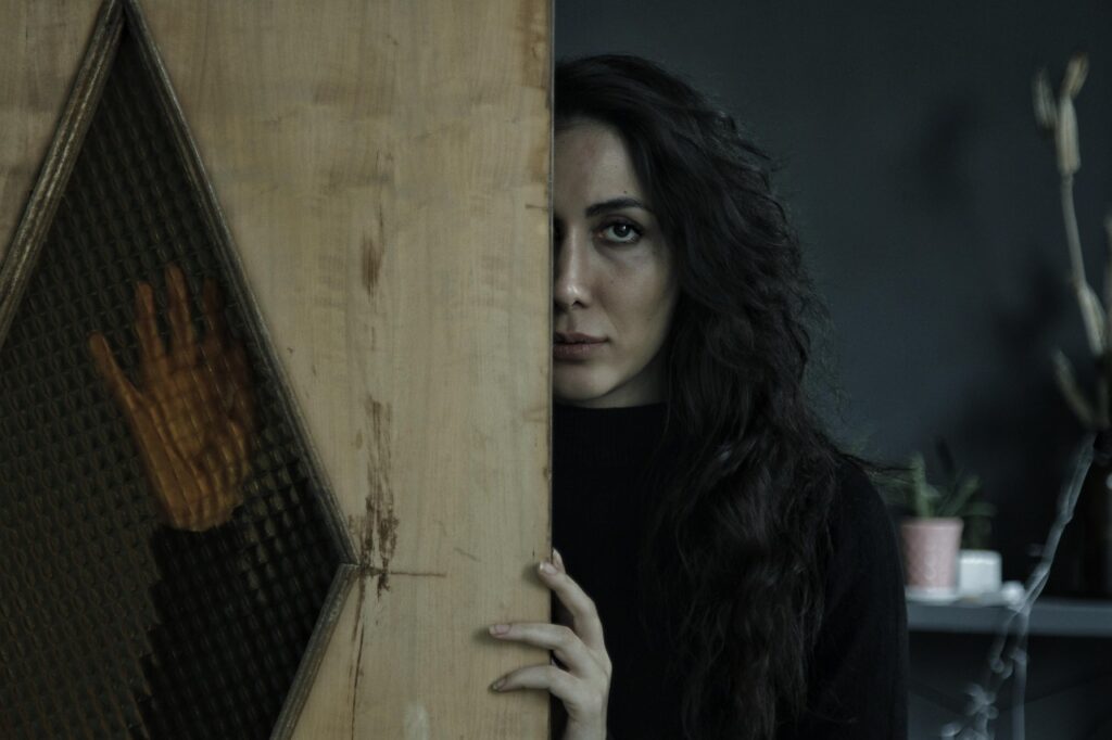 " Una vita vissuta solo per evitare il peggio finisce, lentamente, per dimenticare il meglio "