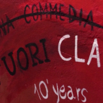 Dove la ripetizione sussurra “non sei solo”